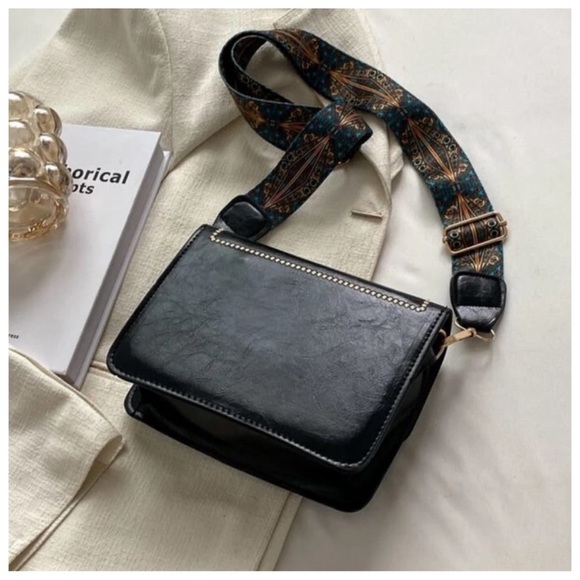 🖤Structured & Studded Crossbody Bag - Picture 3 of 4